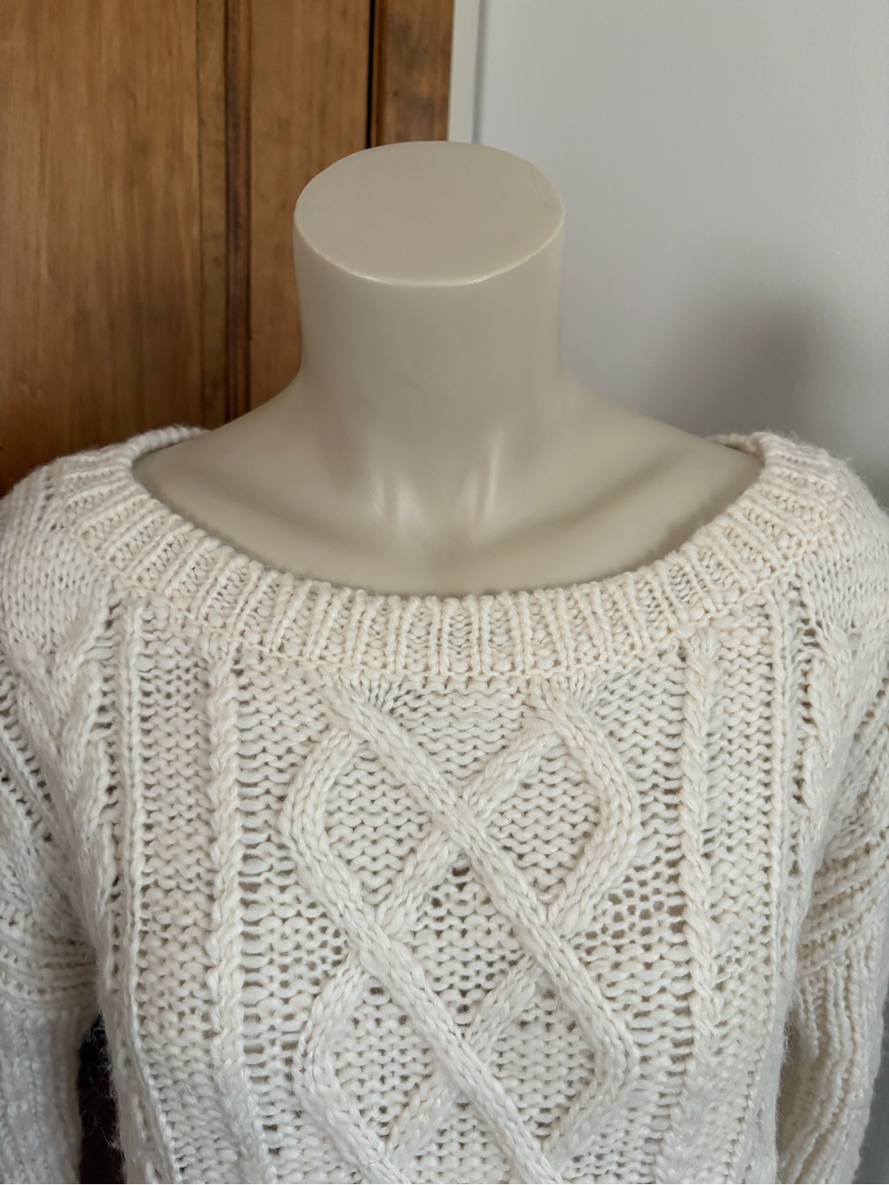 Banana Republic Cream Wool-Blend Cable-Knit Fisherman Sweater Size Small - Picture 2 of 9